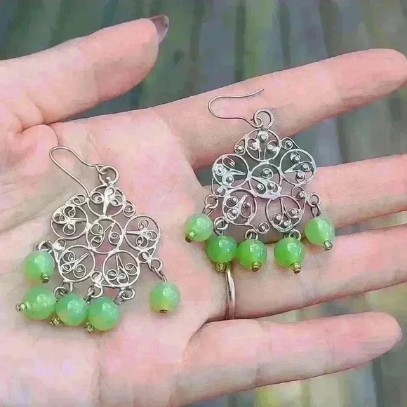 Vintage silver tone green gemstone beads earrings - Picture 11 of 16